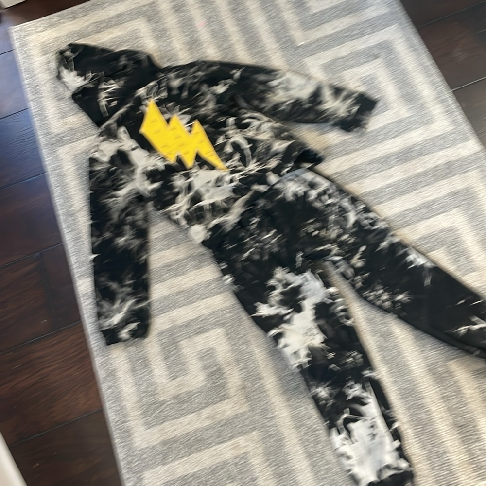 NWT- matching tie dye set